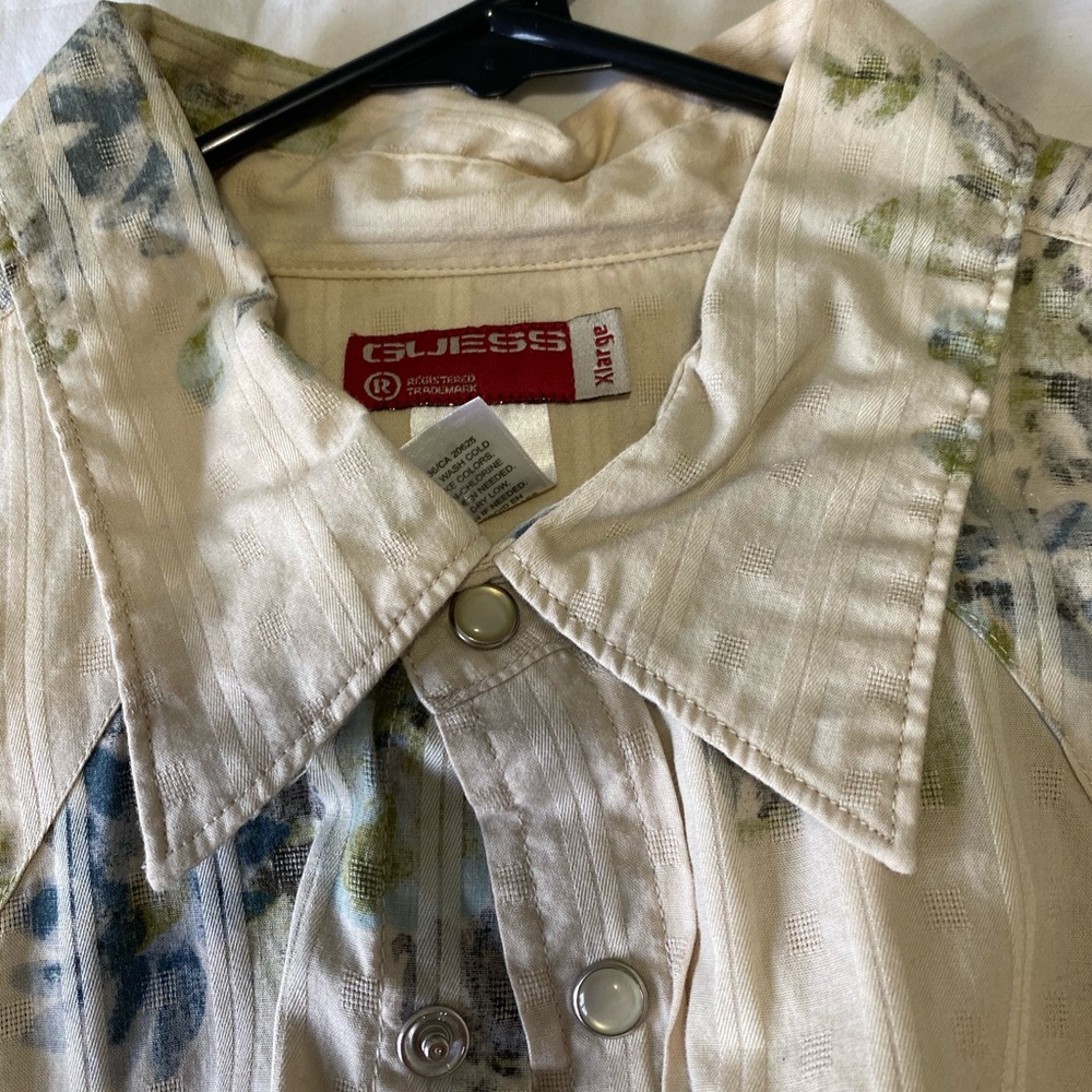 Xl guess button down - Picture 2 of 2